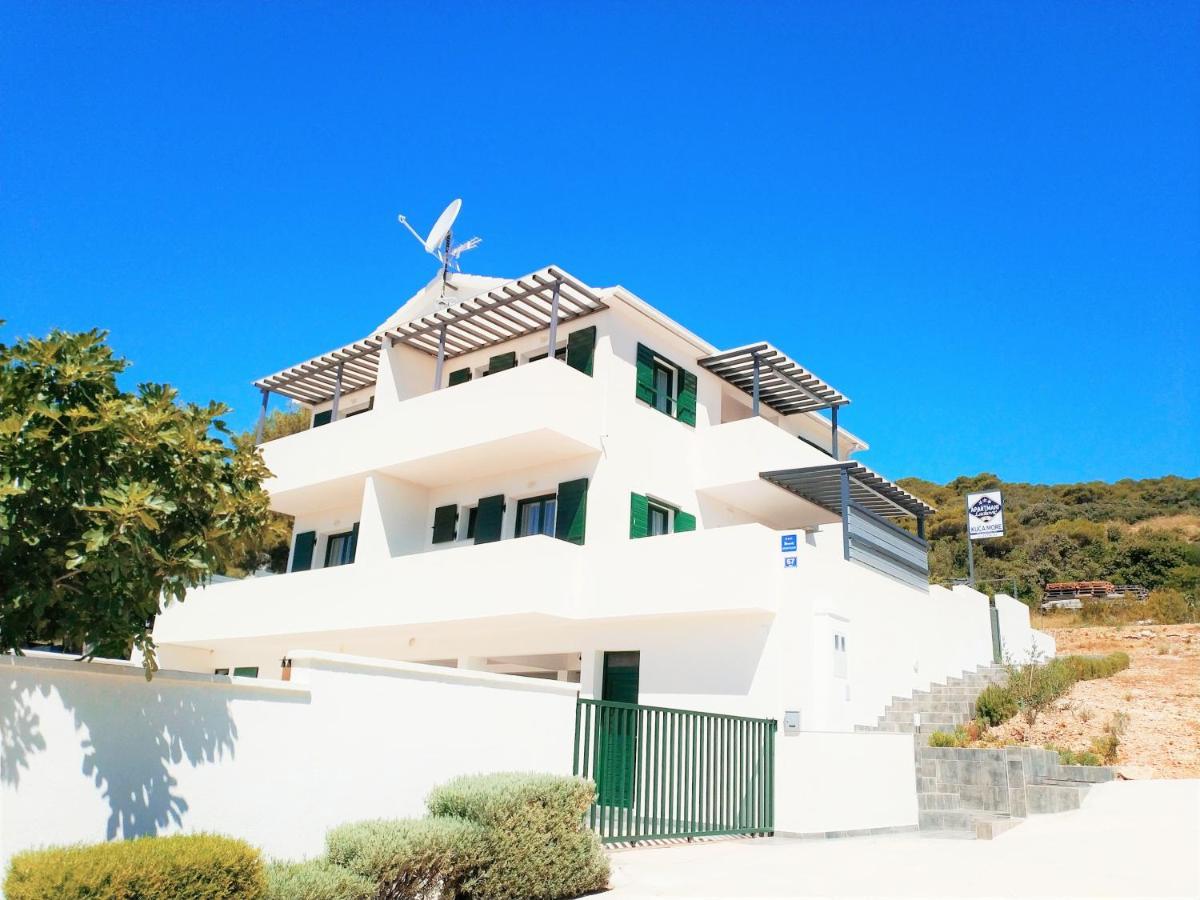 Apartments More Vis Bagian luar foto